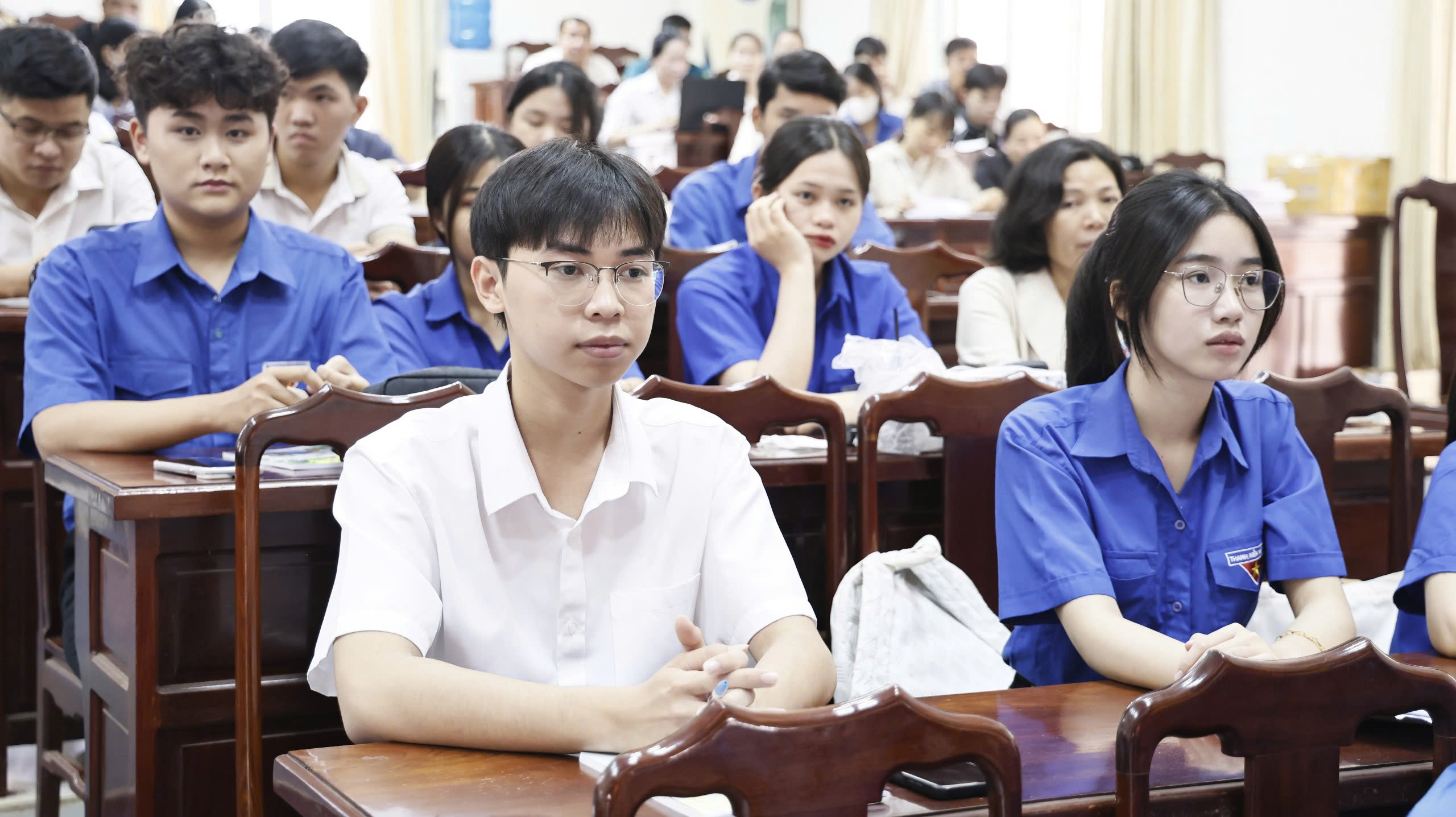 Description: D:\Phim TL + Hình\Hình\z5935734460924_4dd157f8f2e4c86609f55eef5331fab6.jpg